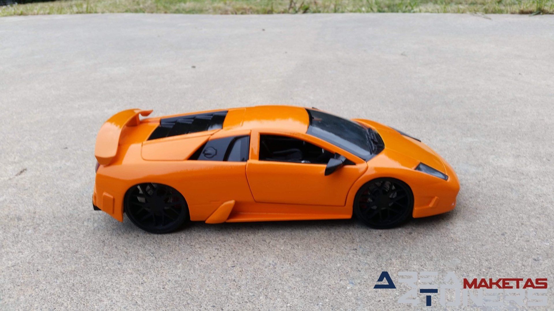 Reportaje maqueta Tuning Lamborghini Murciélago Fast8 Imagen perteneciente al reportaje fotográfico de la revista Tuning de publicación diaria Area4tuners.es sobre una maqueta Tuning 1:18 Lamborghini Murciélago