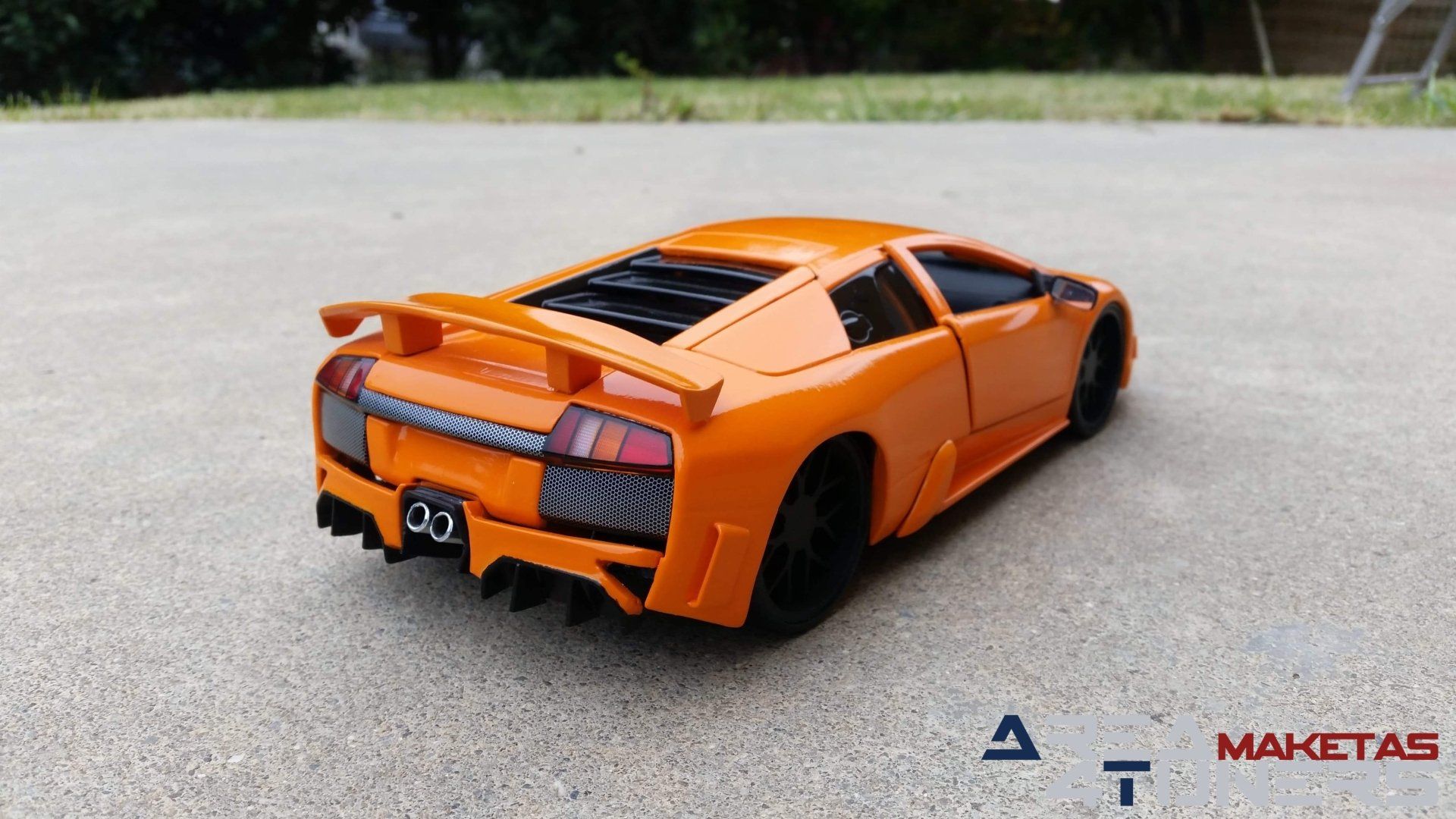 Reportaje maqueta Tuning Lamborghini Murciélago Fast8 Imagen perteneciente al reportaje fotográfico de la revista Tuning de publicación diaria Area4tuners.es sobre una maqueta Tuning 1:18 Lamborghini Murciélago