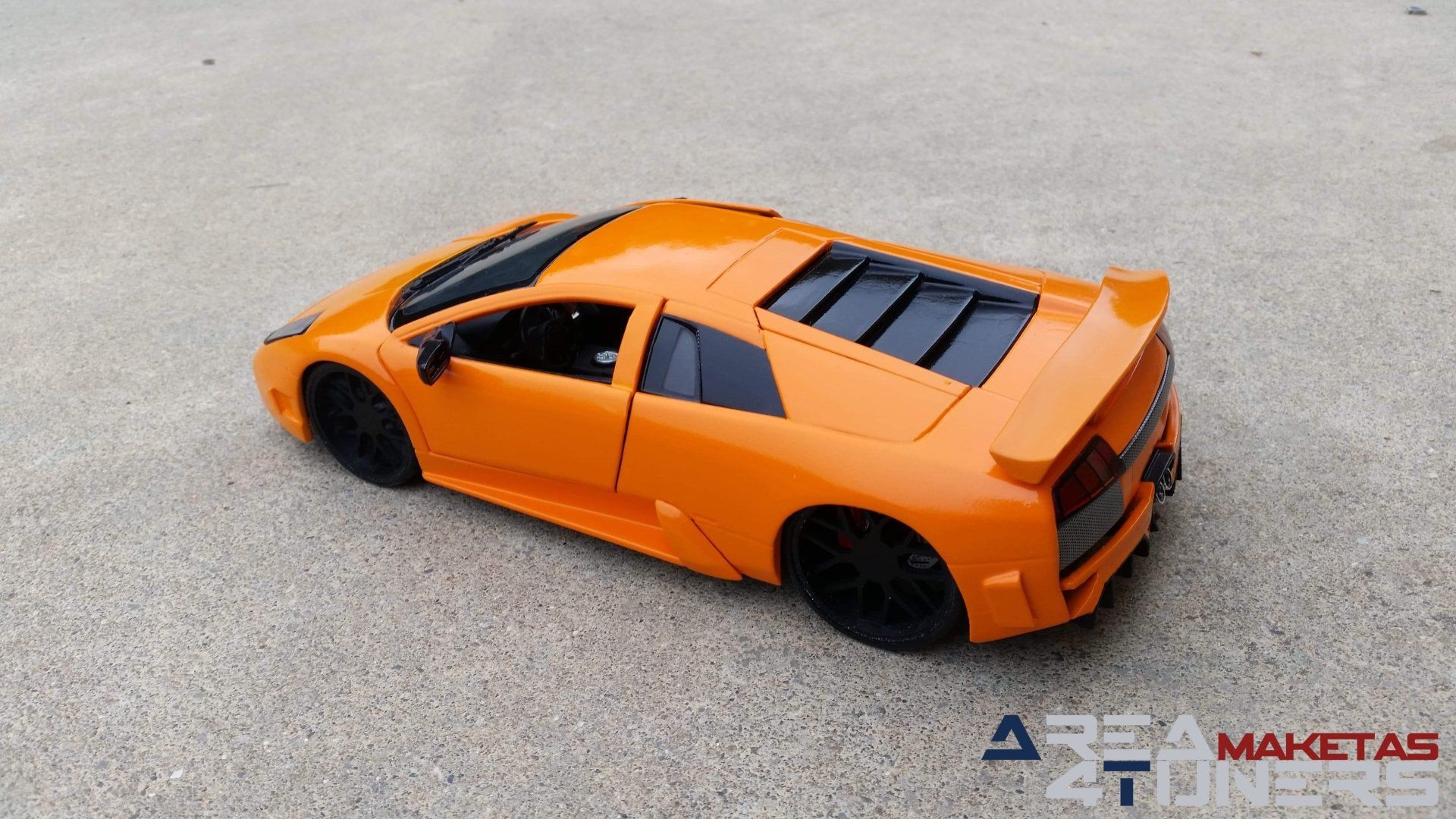 Reportaje maqueta Tuning Lamborghini Murciélago Fast8 Imagen perteneciente al reportaje fotográfico de la revista Tuning de publicación diaria Area4tuners.es sobre una maqueta Tuning 1:18 Lamborghini Murciélago