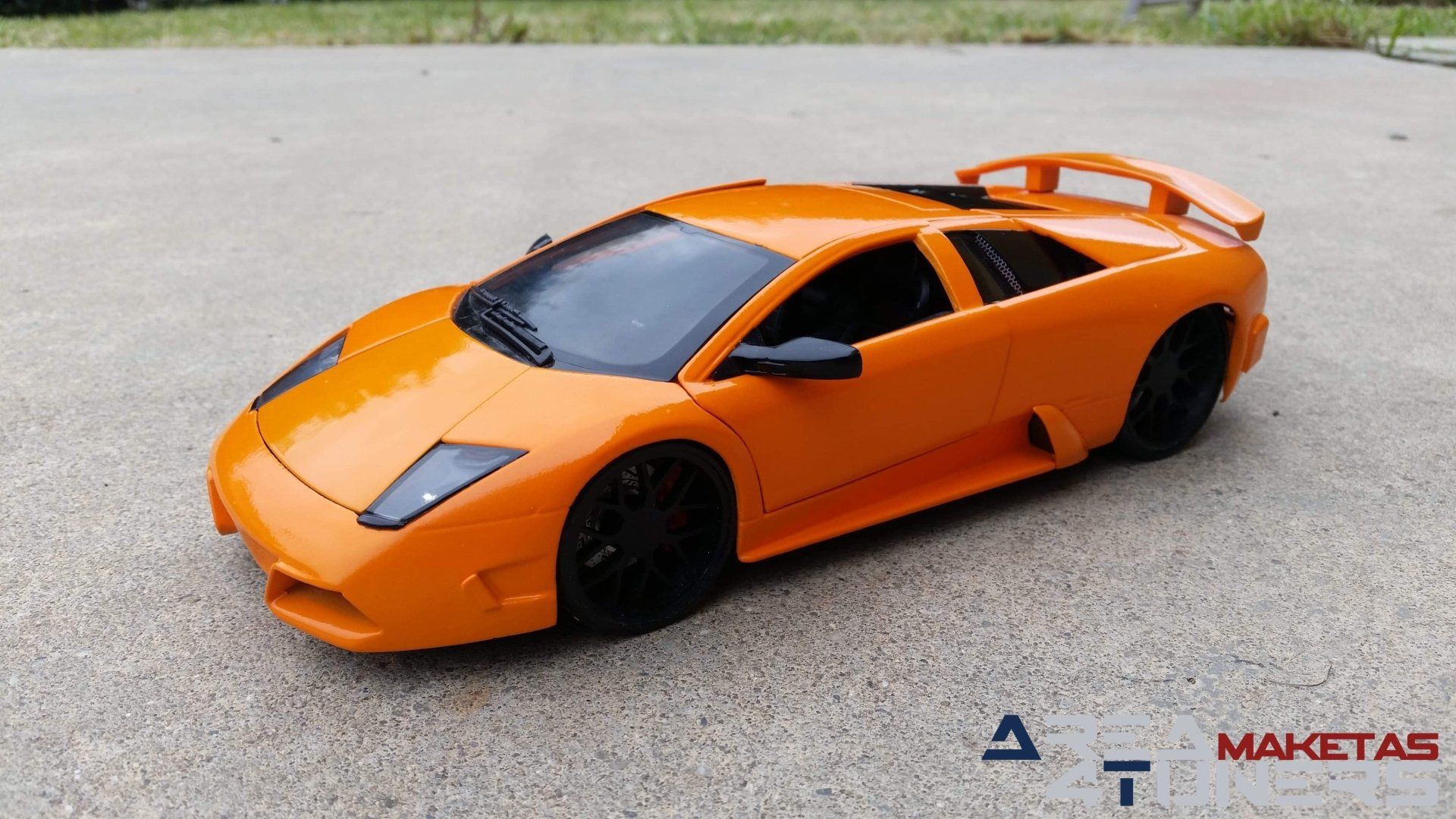 Reportaje maqueta Tuning Lamborghini Murciélago Fast8 Imagen perteneciente al reportaje fotográfico de la revista Tuning de publicación diaria Area4tuners.es sobre una maqueta Tuning 1:18 Lamborghini Murciélago