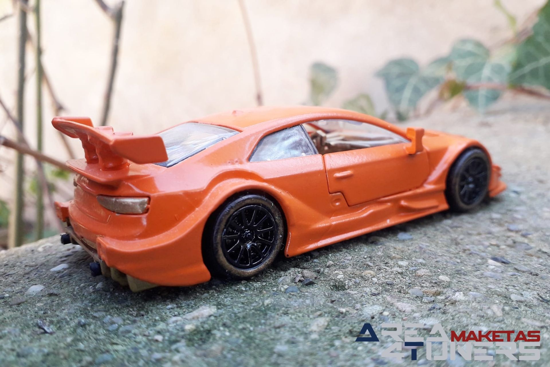 Reportaje maqueta Tuning Audi Rs5 Clockwork Orange Imagen perteneciente al reportaje fotográfico de la revista Tuning de publicación diaria Area4tuners.es sobre una maqueta Tuning 1:44 Audi Rs5