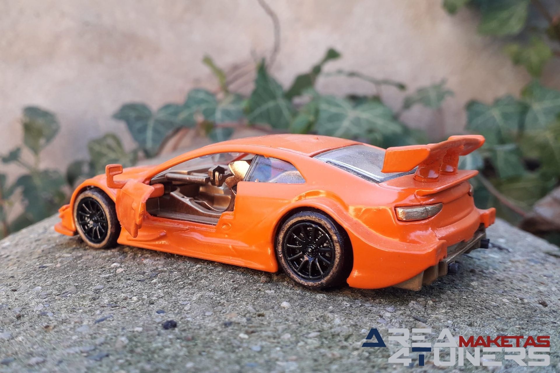 Reportaje maqueta Tuning Audi Rs5 Clockwork Orange Imagen perteneciente al reportaje fotográfico de la revista Tuning de publicación diaria Area4tuners.es sobre una maqueta Tuning 1:44 Audi Rs5