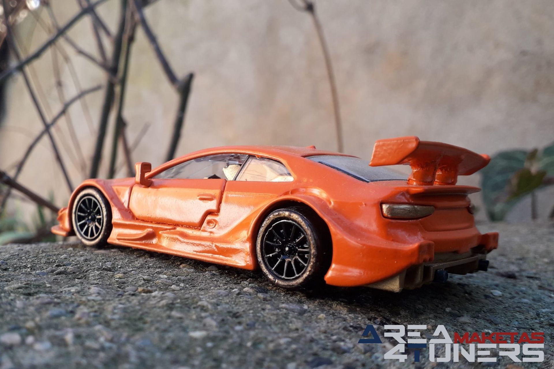 Reportaje maqueta Tuning Audi Rs5 Clockwork Orange Imagen perteneciente al reportaje fotográfico de la revista Tuning de publicación diaria Area4tuners.es sobre una maqueta Tuning 1:44 Audi Rs5