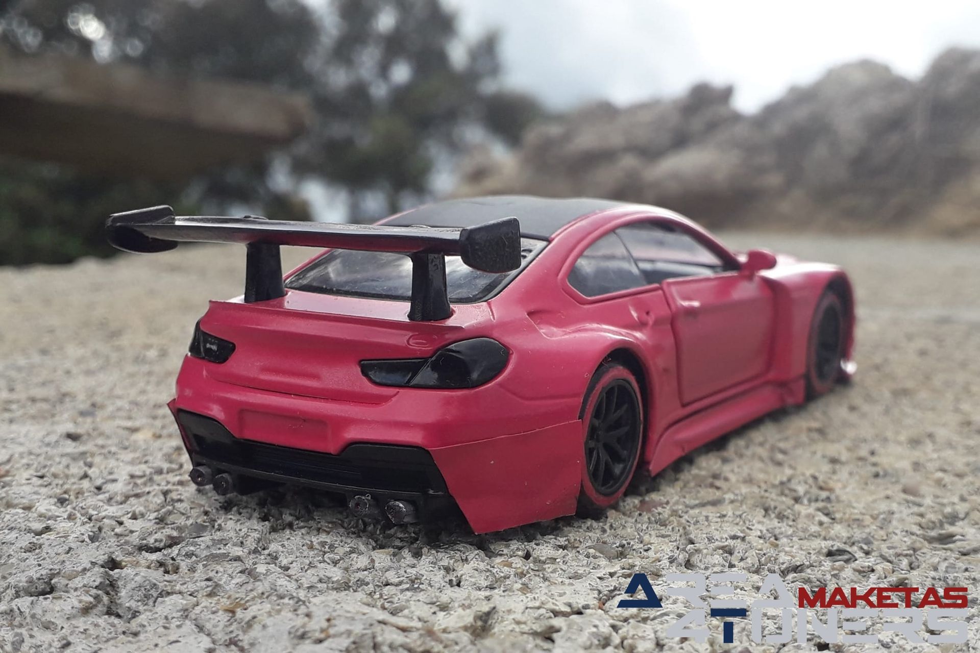 Reportaje maqueta Tuning Bmw M6 The Pink Panther Imagen perteneciente al reportaje fotográfico de la revista Tuning de publicación diaria Area4tuners.es sobre una maqueta Tuning 1:44 Bmw M6 The Pink Panther
