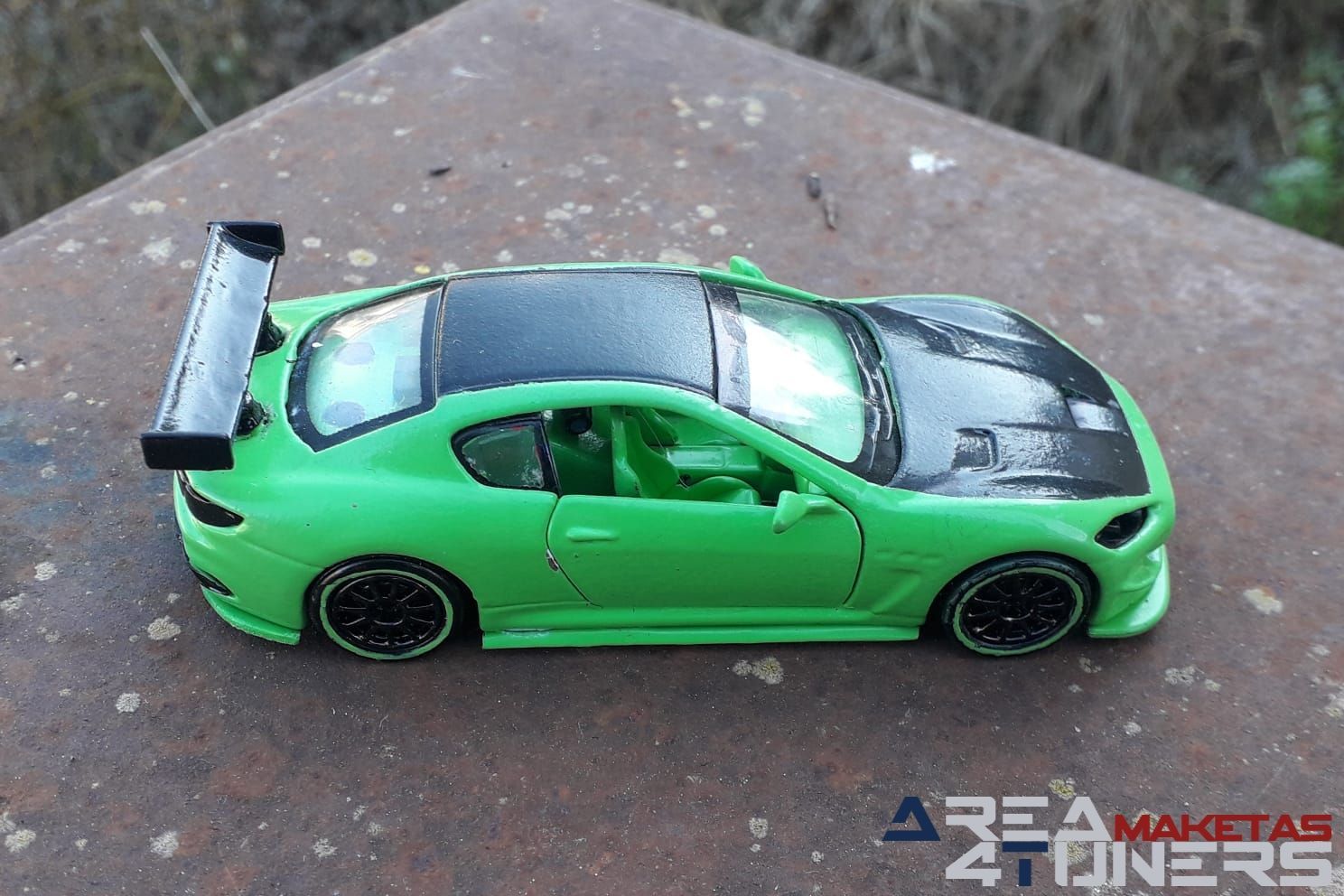 Reportaje maqueta coche Tuning Maserati Mc Gt-3 Tridente Imagen perteneciente al reportaje de la revista Area4tuners.es sobre una maqueta de coche Tuning 1:44 Maserati Mc Gt3 Tridente