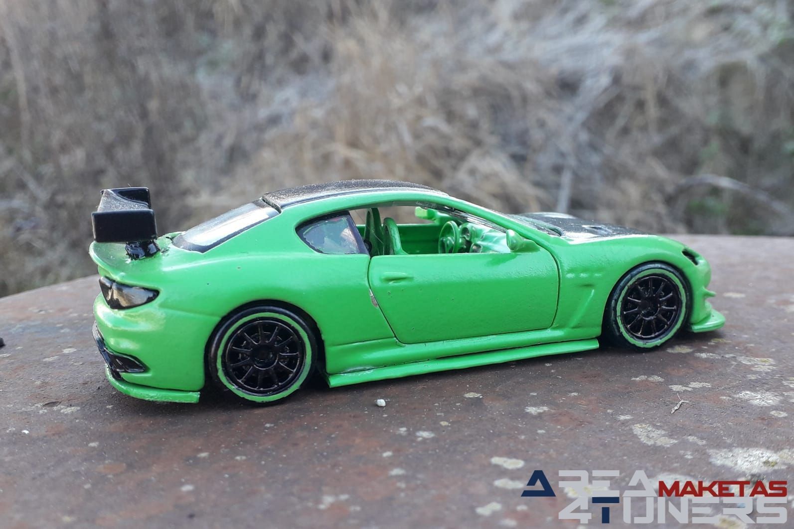 Reportaje maqueta coche Tuning Maserati Mc Gt-3 Tridente Imagen perteneciente al reportaje de la revista Area4tuners.es sobre una maqueta de coche Tuning 1:44 Maserati Mc Gt3 Tridente