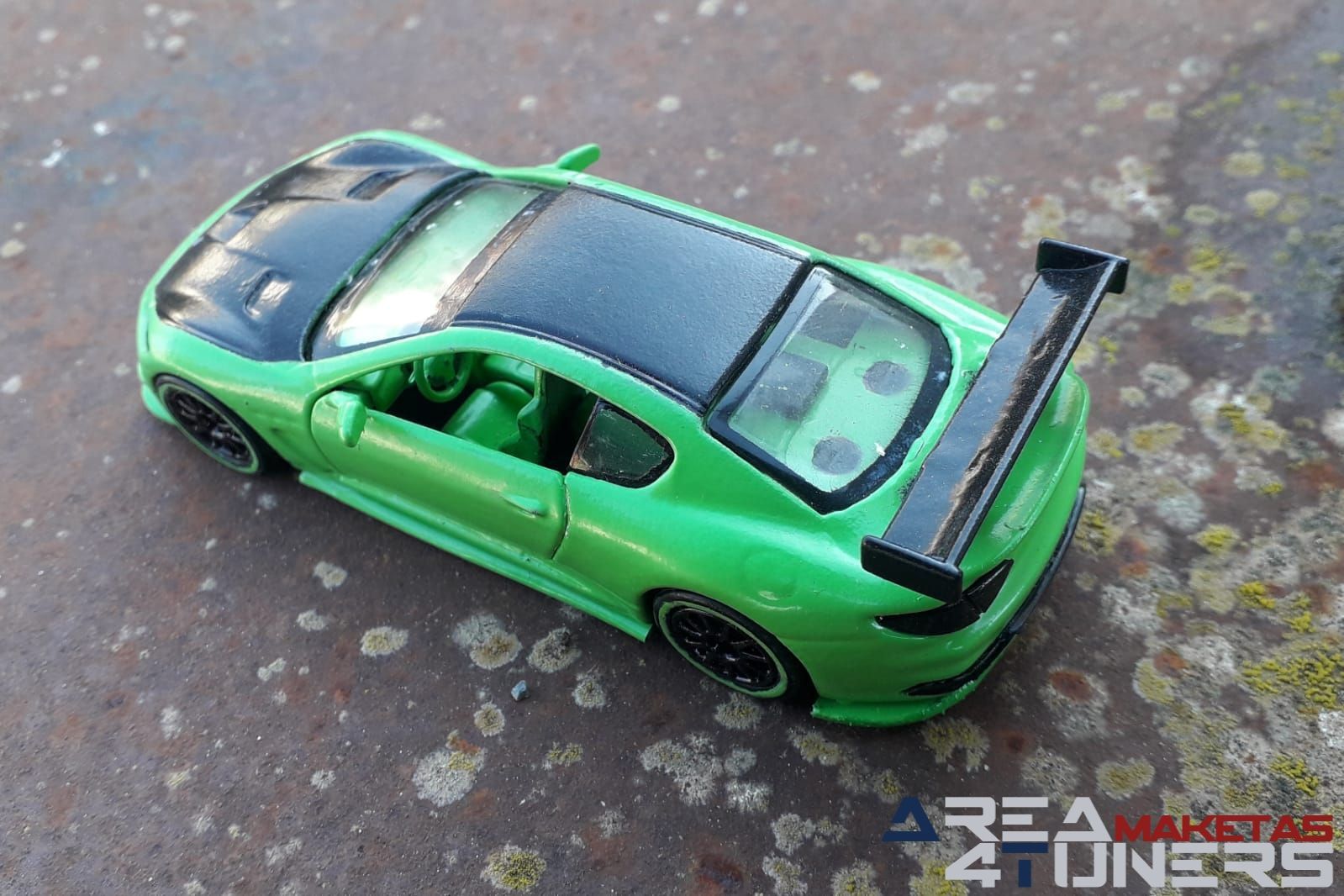 Reportaje maqueta coche Tuning Maserati Mc Gt-3 Tridente Imagen perteneciente al reportaje de la revista Area4tuners.es sobre una maqueta de coche Tuning 1:44 Maserati Mc Gt3 Tridente