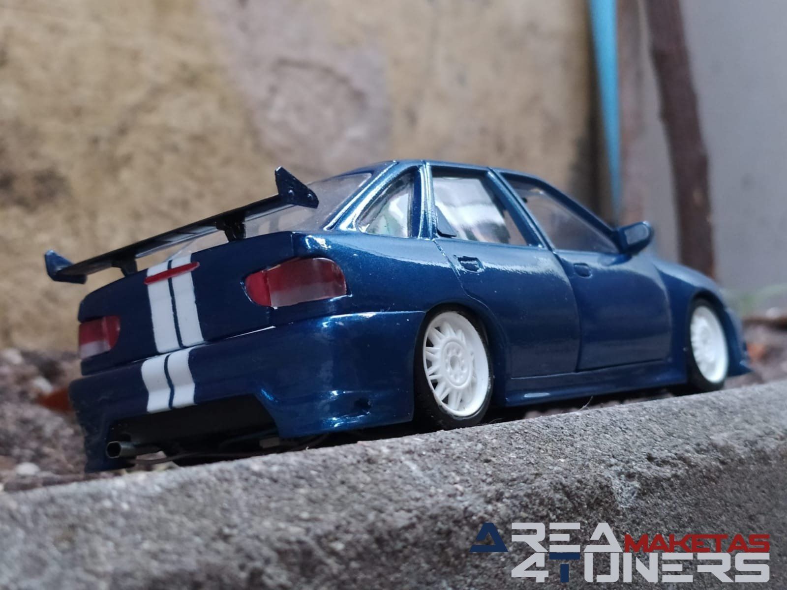 Reportaje maqueta Tuning Ford Escort Little Ocean Imagen perteneciente al reportaje fotográfico de la revista Tuning de publicación diaria Area4tuners.es sobre una maqueta Tuning 1:24 Ford Escort