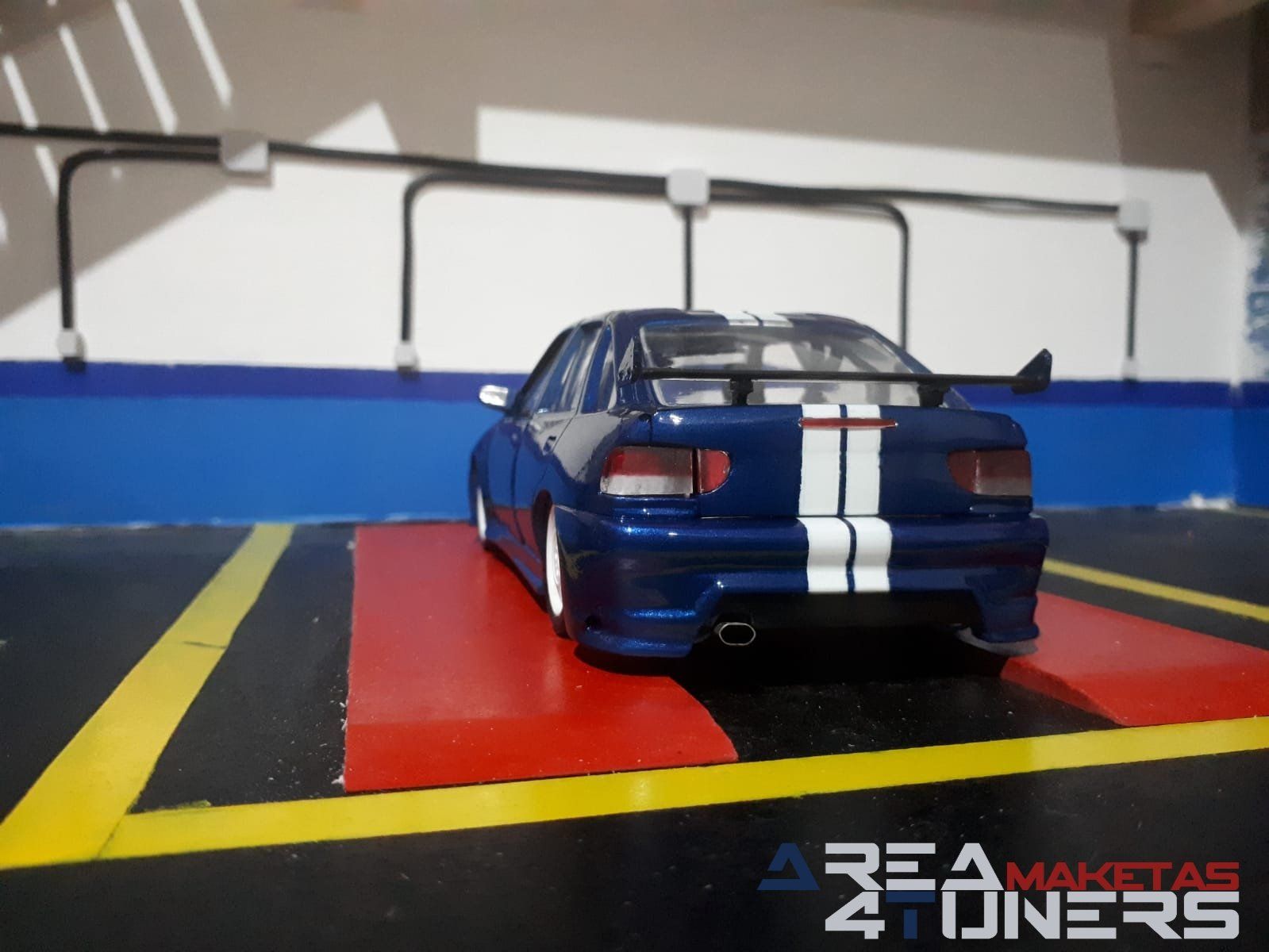 Reportaje maqueta Tuning Ford Escort Little Ocean Imagen perteneciente al reportaje fotográfico de la revista Tuning de publicación diaria Area4tuners.es sobre una maqueta Tuning 1:24 Ford Escort