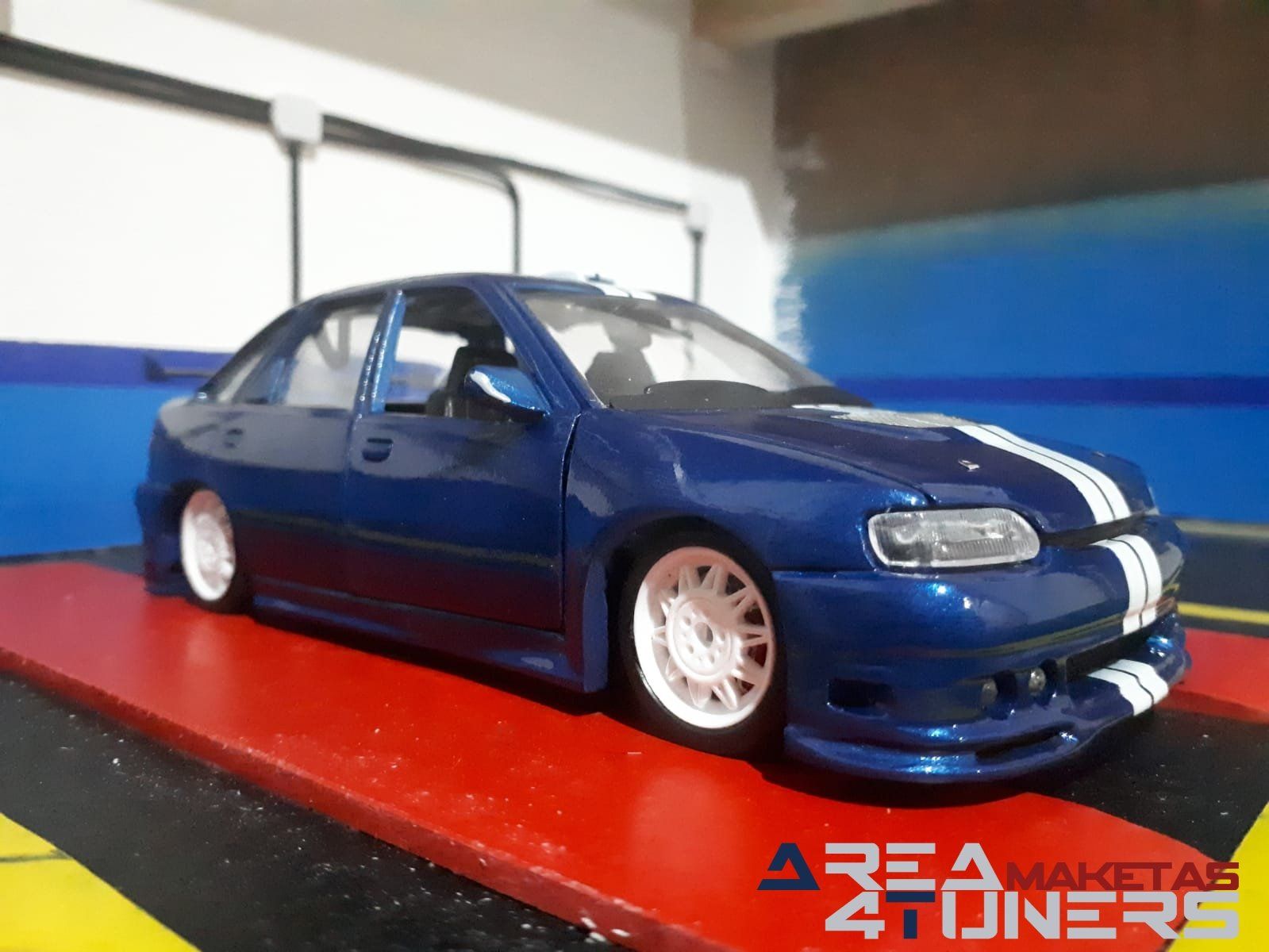 Reportaje maqueta Tuning Ford Escort Little Ocean Imagen perteneciente al reportaje fotográfico de la revista Tuning de publicación diaria Area4tuners.es sobre una maqueta Tuning 1:24 Ford Escort