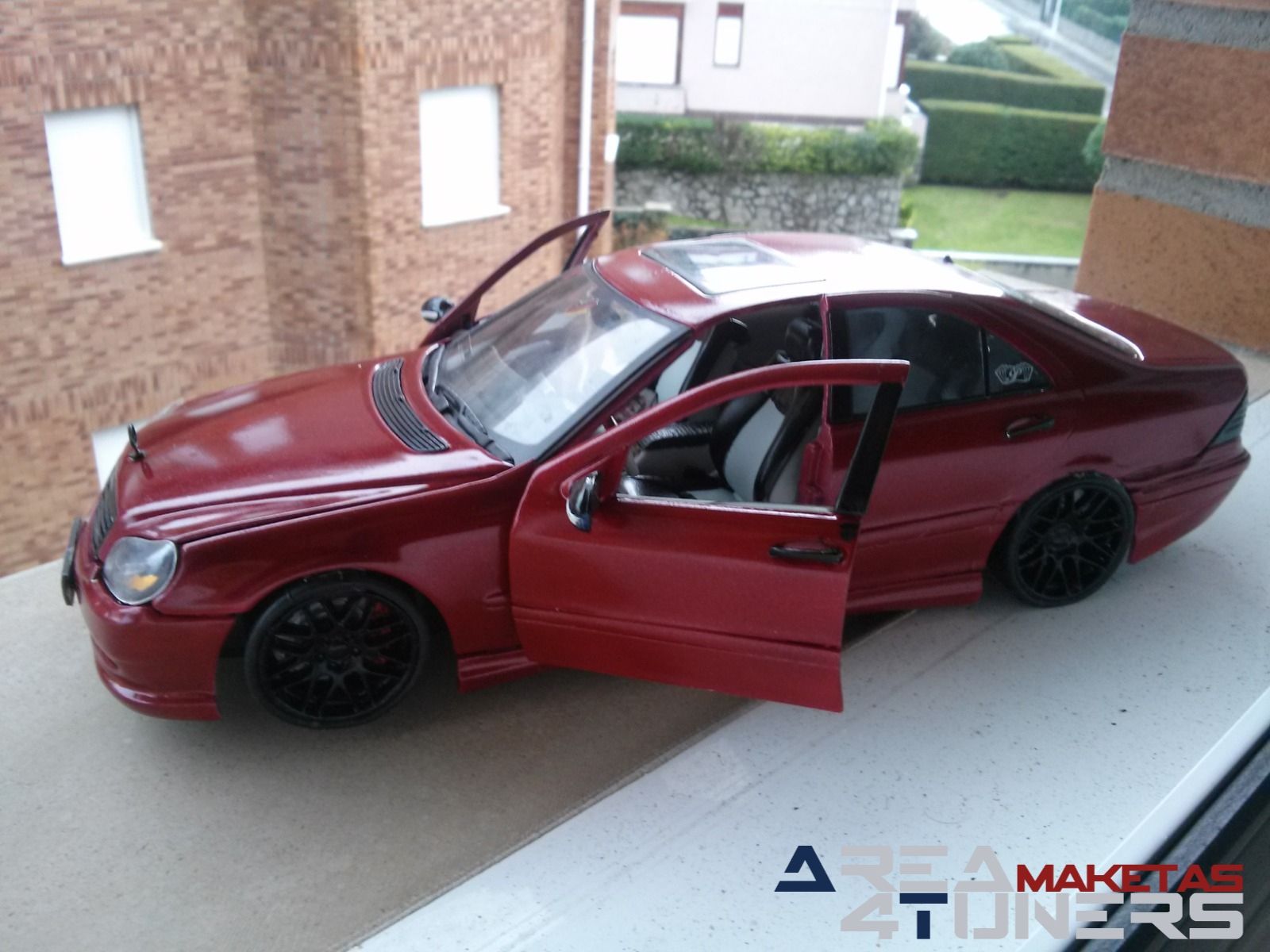 Reportaje maqueta Tuning Mercedes C55 A Mi Gusto Imagen perteneciente al reportaje fotográfico de la revista Tuning de publicación diaria Area4tuners.es sobre una maqueta Tuning 1:18 Mercedes C55 A Mi Gusto