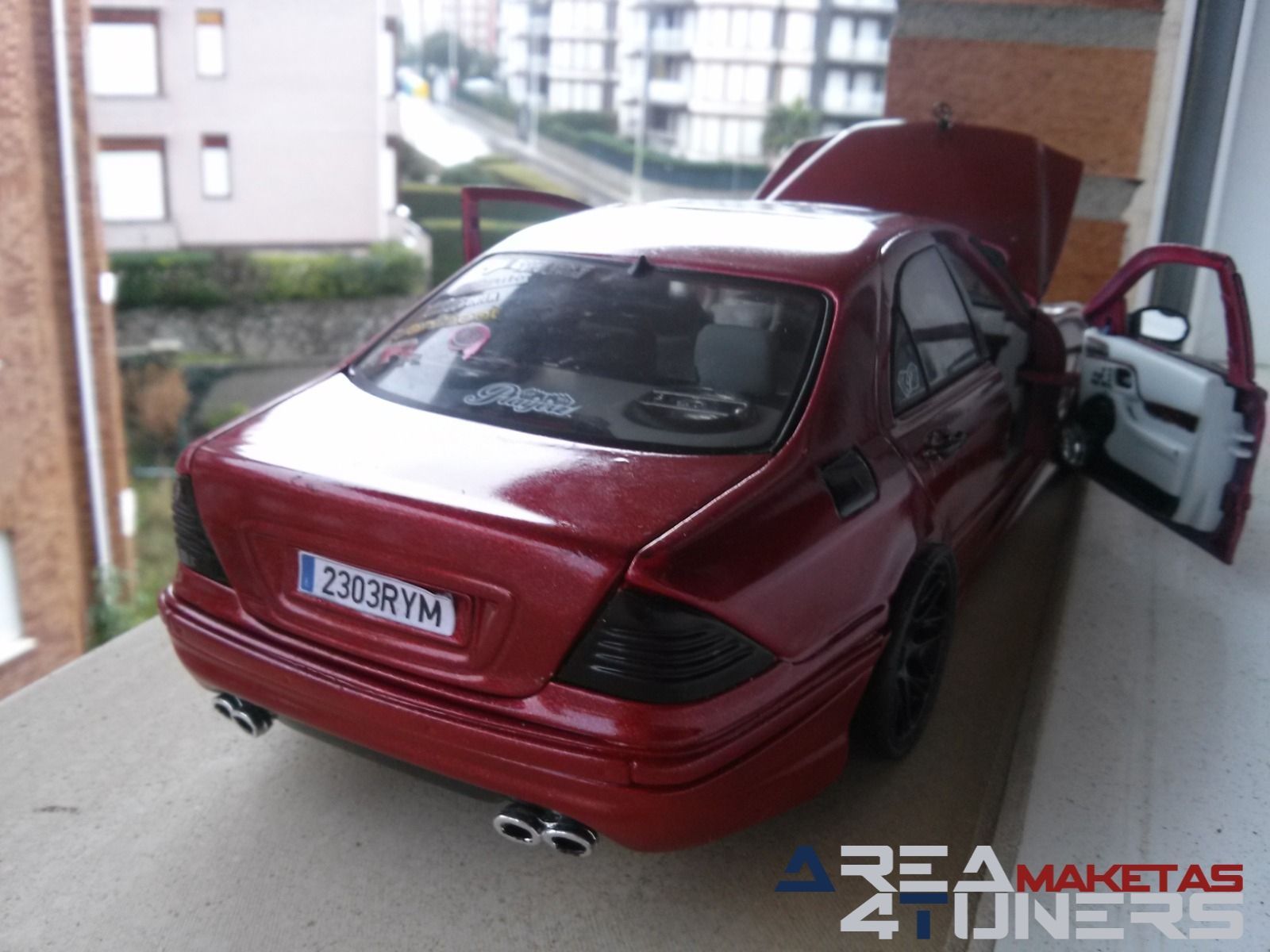 Reportaje maqueta Tuning Mercedes C55 A Mi Gusto Imagen perteneciente al reportaje fotográfico de la revista Tuning de publicación diaria Area4tuners.es sobre una maqueta Tuning 1:18 Mercedes C55 A Mi Gusto