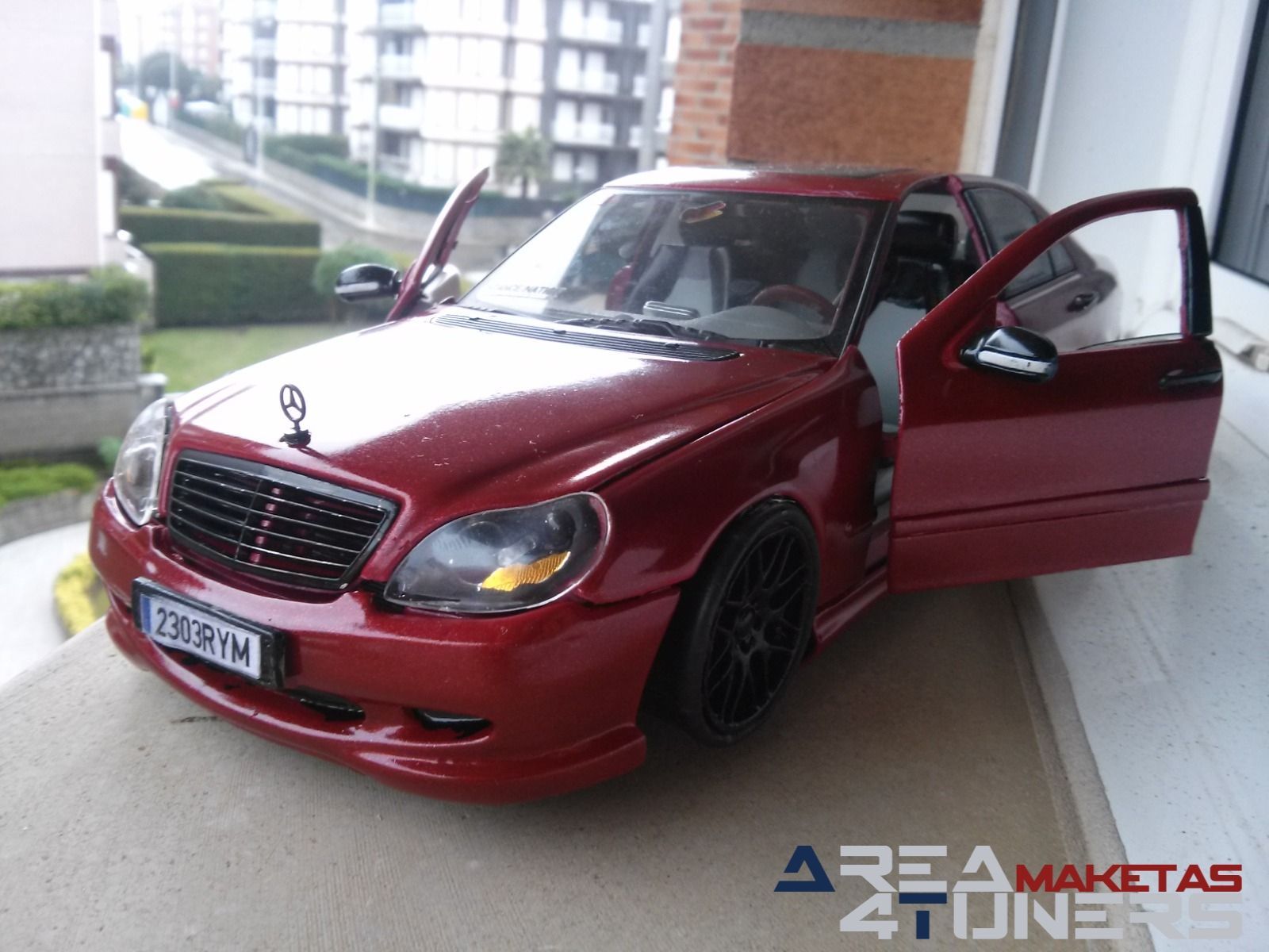 Reportaje maqueta Tuning Mercedes C55 A Mi Gusto Imagen perteneciente al reportaje fotográfico de la revista Tuning de publicación diaria Area4tuners.es sobre una maqueta Tuning 1:18 Mercedes C55 A Mi Gusto
