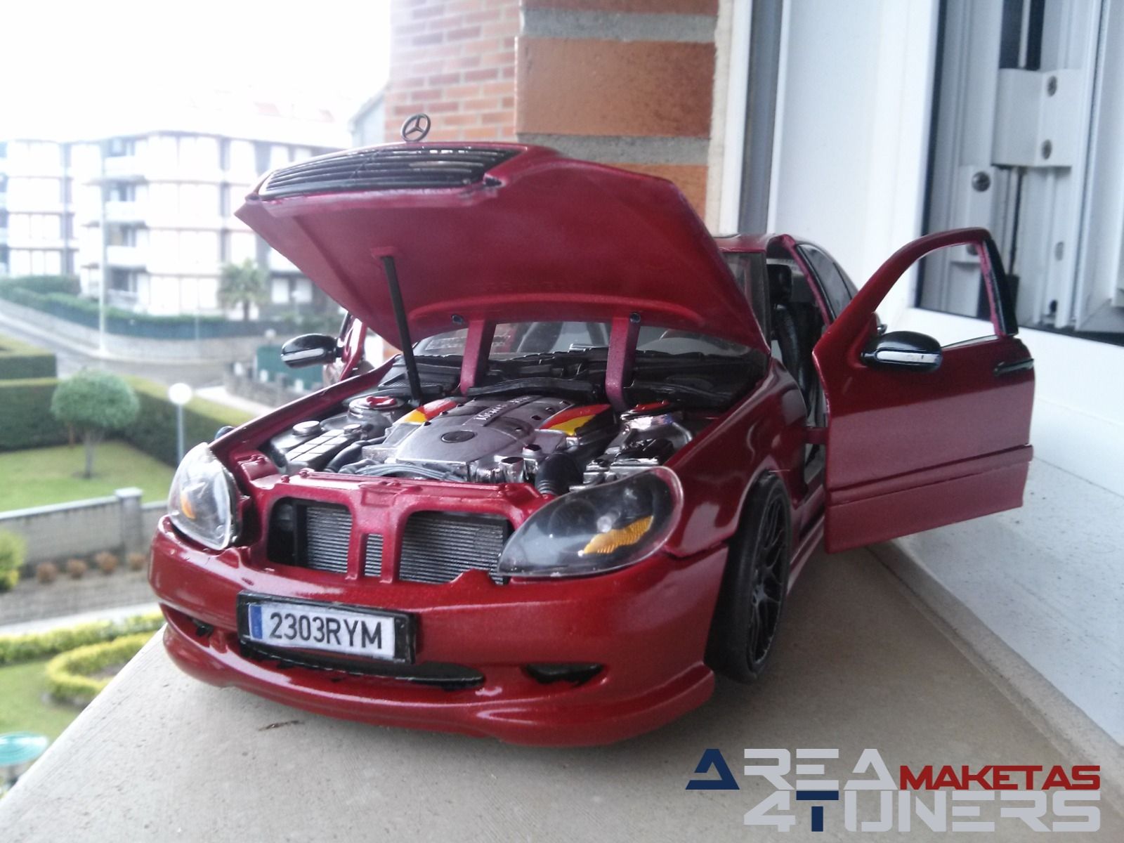 Reportaje maqueta Tuning Mercedes C55 A Mi Gusto Imagen perteneciente al reportaje fotográfico de la revista Tuning de publicación diaria Area4tuners.es sobre una maqueta Tuning 1:18 Mercedes C55 A Mi Gusto