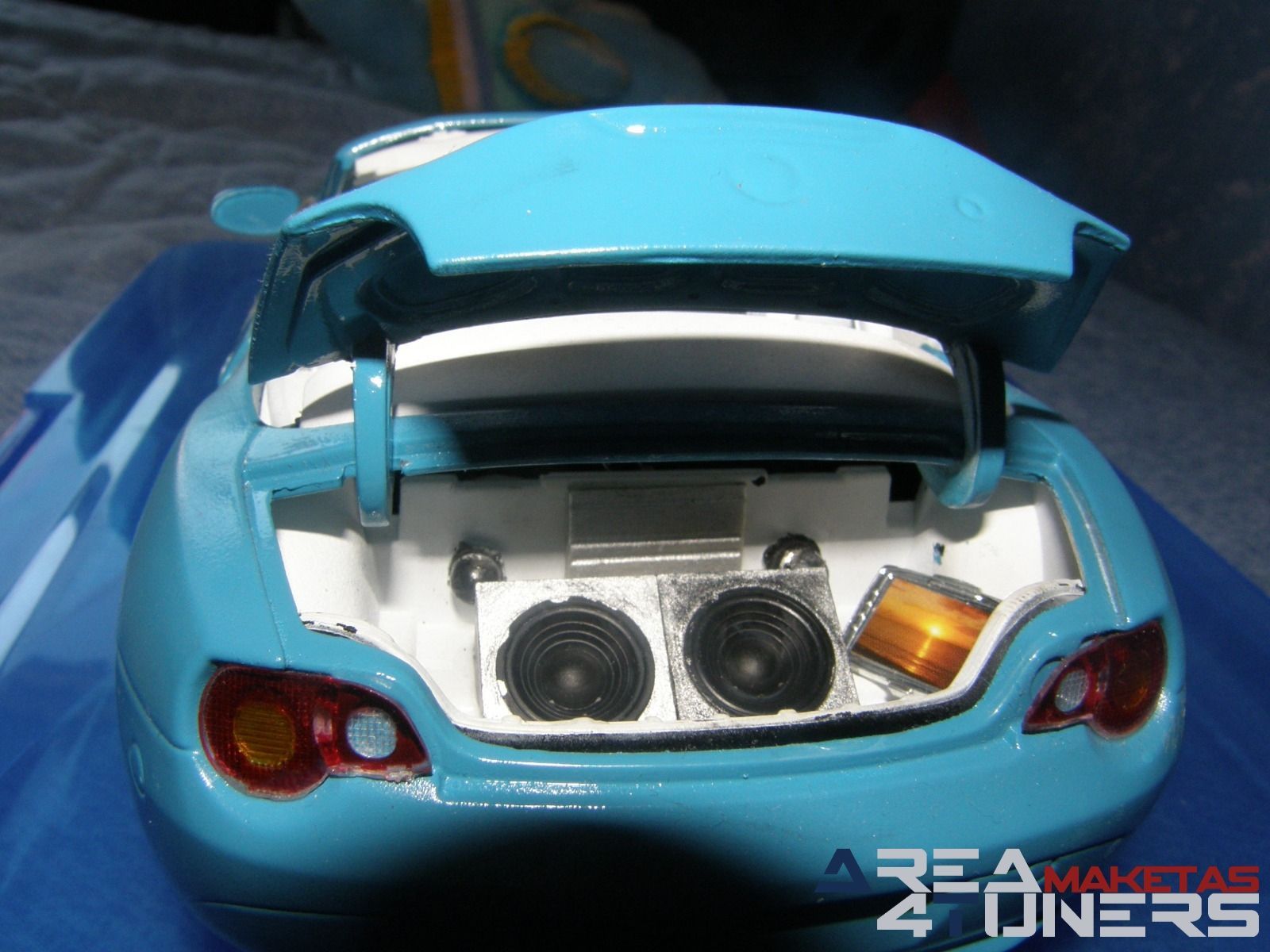 Reportaje maqueta Tuning Bmw Z4 Smurf Style Imagen perteneciente al reportaje fotográfico de la revista Tuning de publicación diaria Area4tuners.es sobre una maqueta Tuning 1:18 Bmw Z4 Cabrio