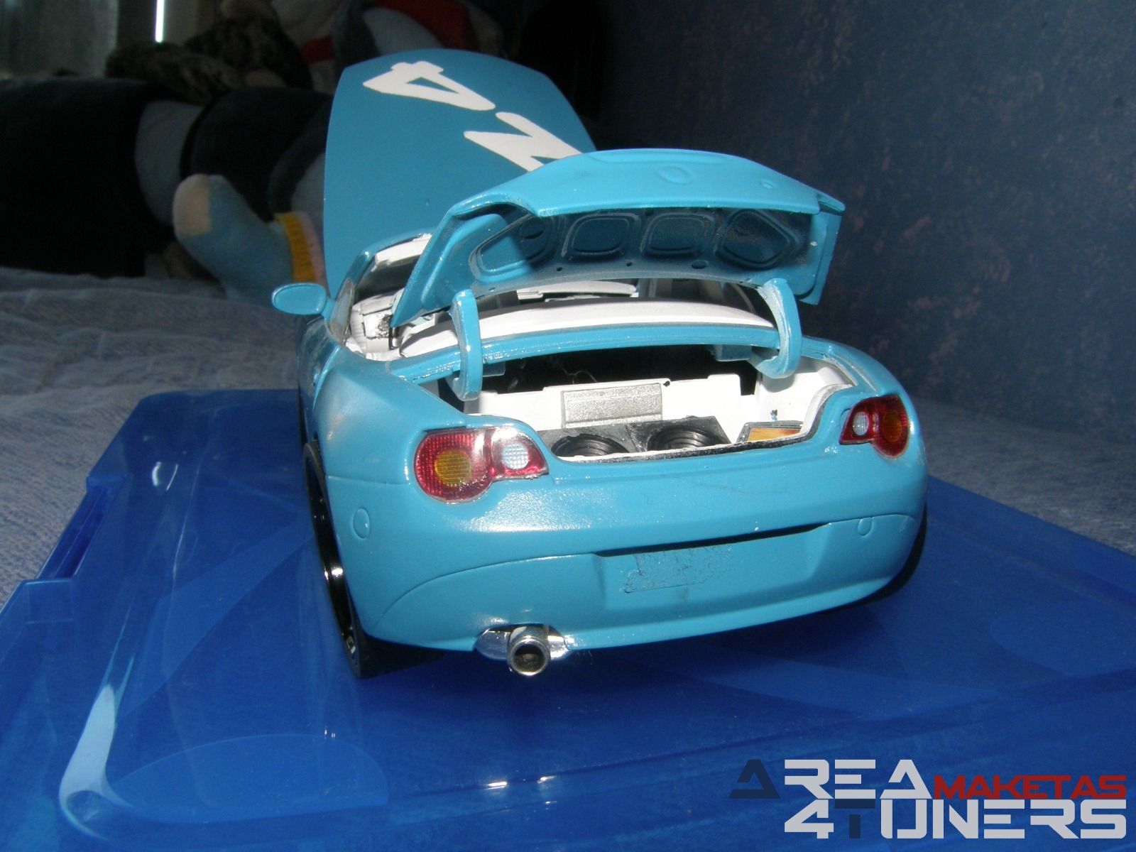 Reportaje maqueta Tuning Bmw Z4 Smurf Style Imagen perteneciente al reportaje fotográfico de la revista Tuning de publicación diaria Area4tuners.es sobre una maqueta Tuning 1:18 Bmw Z4 Cabrio