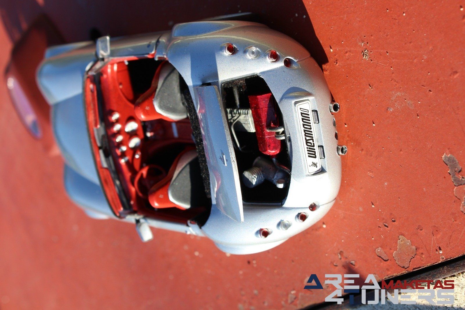 Reportaje maqueta Tuning Wiesmann Roadster Mf 3 Old Style Under Sun Imagen perteneciente al reportaje fotográfico de la revista Tuning de publicación diaria Area4tuners.es sobre una maqueta Tuning 1:18 Wiesmann Roadster Mf3