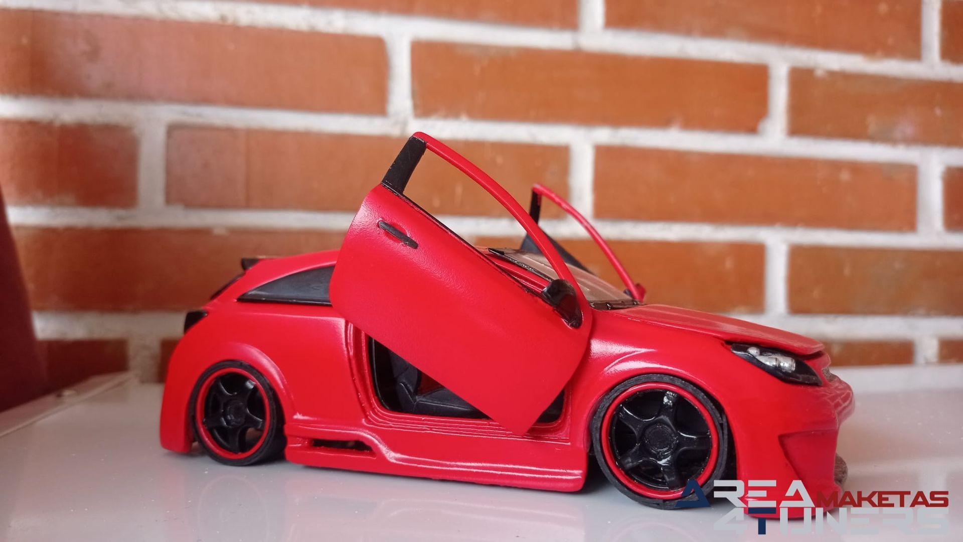 Reportaje maqueta Tuning Opel Astra Astru Imagen perteneciente al reportaje fotográfico de la revista Tuning de publicación diaria Area4tuners.es sobre una maqueta Tuning 1:24 Opel Astra