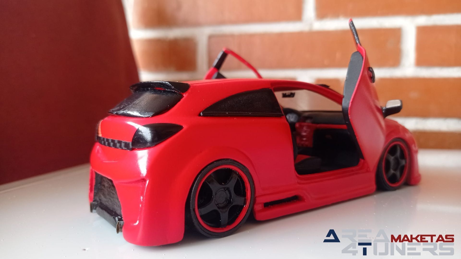 Reportaje maqueta Tuning Opel Astra Astru Imagen perteneciente al reportaje fotográfico de la revista Tuning de publicación diaria Area4tuners.es sobre una maqueta Tuning  1:24 Opel Astra