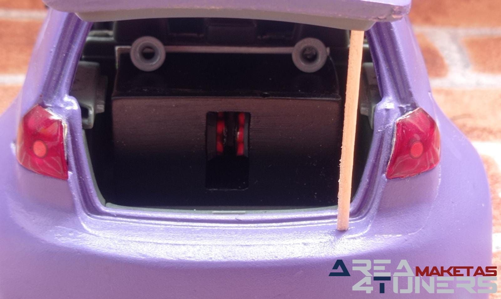 Reportaje maqueta coche Tuning Vw Golf Uva Tinta Imagen perteneciente al reportaje de la revista Area4tuners.es sobre una maqueta de coche Tuning 1:18 Vw Golf Uva Tinta