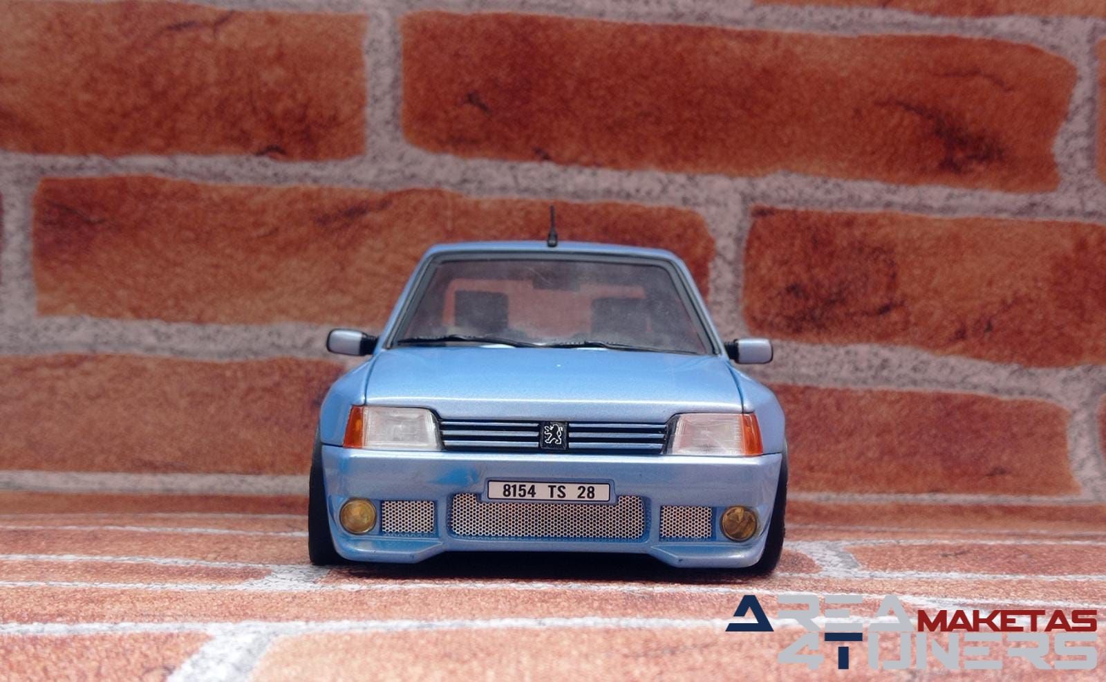 Reportaje maqueta Tuning Peugeot 205 Gti Nacarado Imagen perteneciente al reportaje fotográfico de la revista Tuning de publicación diaria Area4tuners.es sobre una maqueta Tuning 1:18 Peugeot 205 Gti