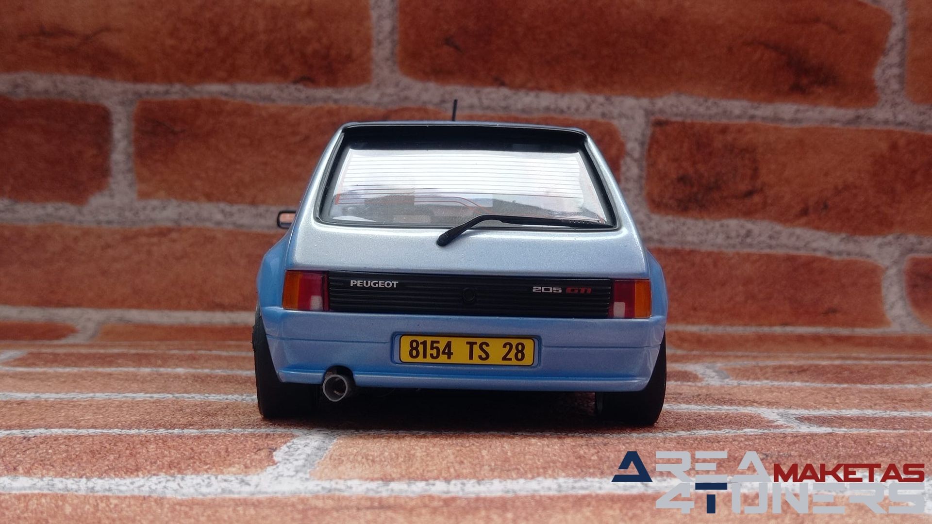 Reportaje maqueta Tuning Peugeot 205 Gti Nacarado Imagen perteneciente al reportaje fotográfico de la revista Tuning de publicación diaria Area4tuners.es sobre una maqueta Tuning 1:18 Peugeot 205 Gti