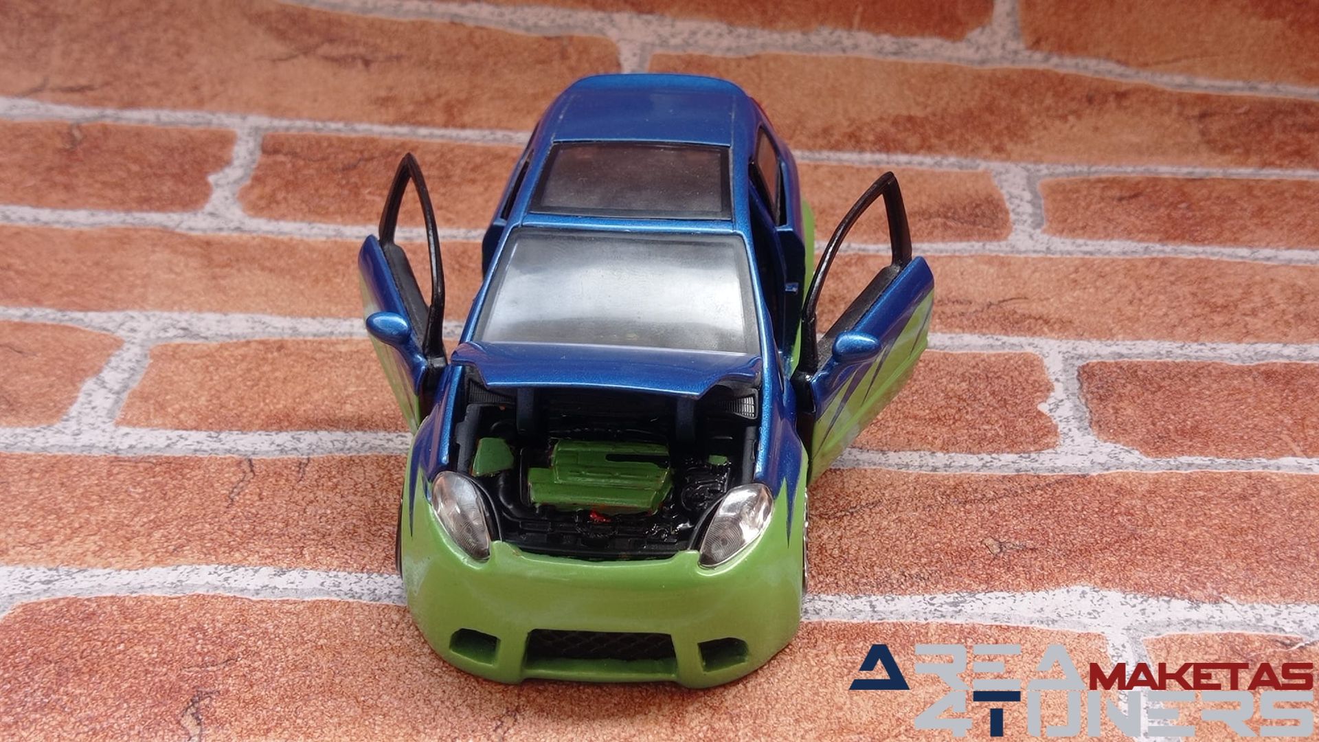 Reportaje maqueta Tuning Fiat Punto On Point Imagen perteneciente al reportaje fotográfico de la revista Tuning de publicación diaria Area4tuners.es sobre una maqueta Tuning 1:24 Fiat Punto On Point