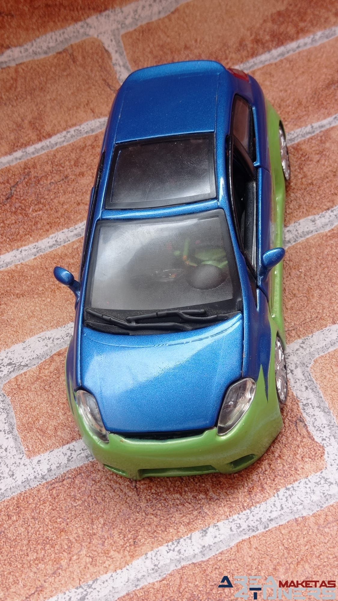 Reportaje maqueta Tuning Fiat Punto On Point Imagen perteneciente al reportaje fotográfico de la revista Tuning de publicación diaria Area4tuners.es sobre una maqueta Tuning 1:24 Fiat Punto On Point