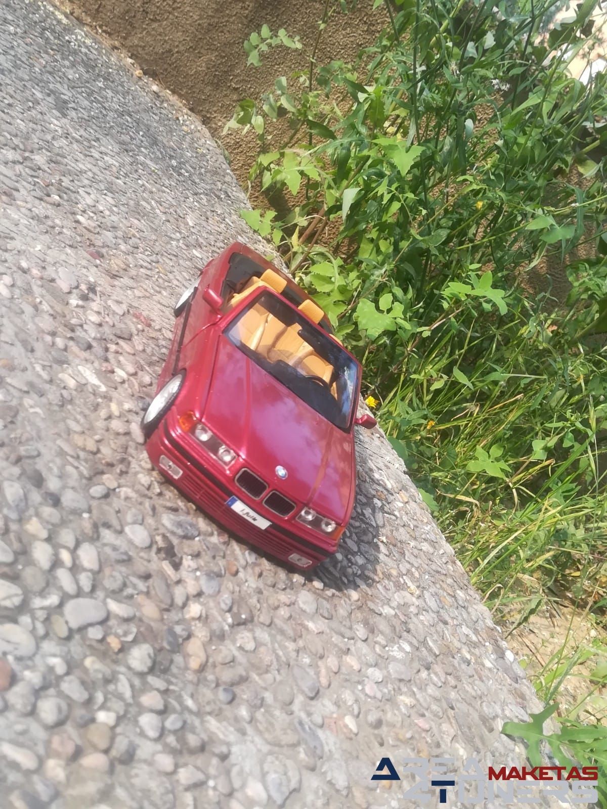 Reportaje maqueta Tuning Bmw 325i e36 Cabrio Casual Undersun Imagen perteneciente al reportaje fotográfico de la revista Tuning de publicación diaria Area4tuners.es sobre una maqueta Tuning 1:18 Bmw 325i E36 Cabrio