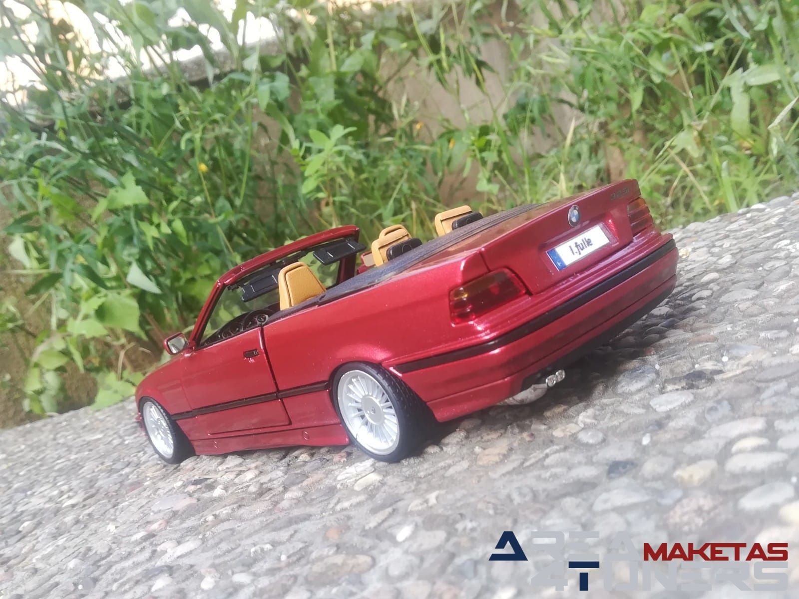 Reportaje maqueta Tuning Bmw 325i e36 Cabrio Casual Undersun Imagen perteneciente al reportaje fotográfico de la revista Tuning de publicación diaria Area4tuners.es sobre una maqueta Tuning 1:18 Bmw 325i E36 Cabrio