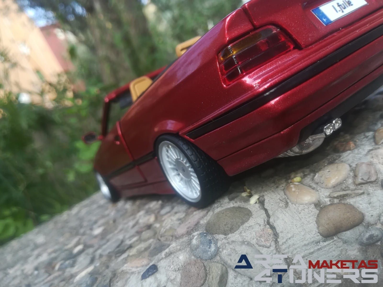 Reportaje maqueta Tuning Bmw 325i e36 Cabrio Casual Undersun Imagen perteneciente al reportaje fotográfico de la revista Tuning de publicación diaria Area4tuners.es sobre una maqueta Tuning 1:18 Bmw 325i E36 Cabrio