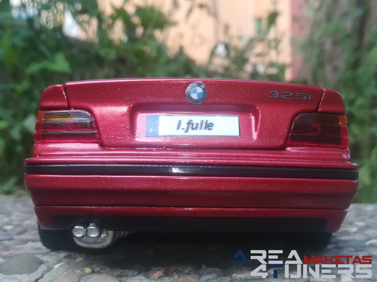 Reportaje maqueta Tuning Bmw 325i e36 Cabrio Casual Undersun Imagen perteneciente al reportaje fotográfico de la revista Tuning de publicación diaria Area4tuners.es sobre una maqueta Tuning 1:18 Bmw 325i E36 Cabrio