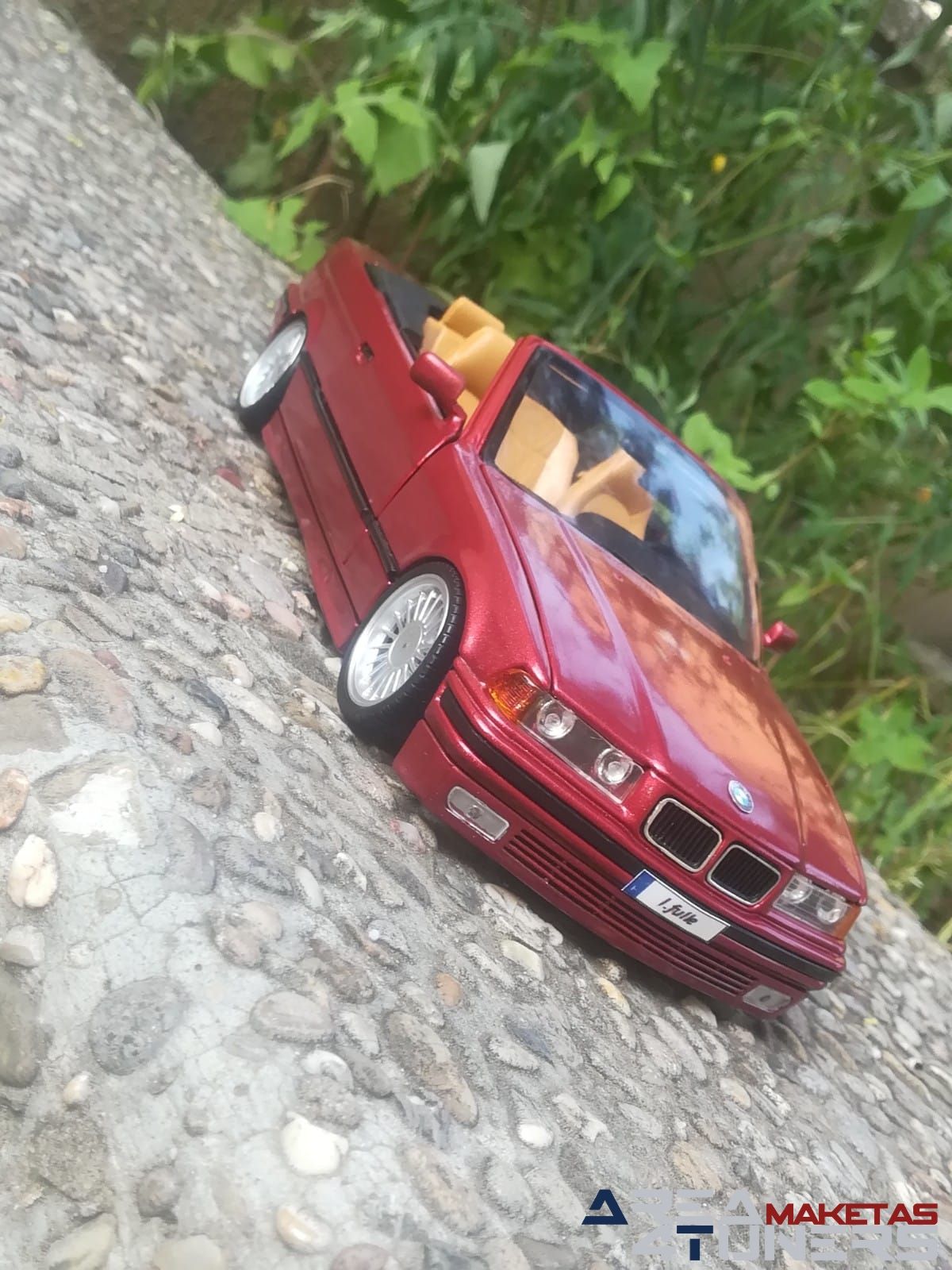 Reportaje maqueta Tuning Bmw 325i e36 Cabrio Casual Undersun Imagen perteneciente al reportaje fotográfico de la revista Tuning de publicación diaria Area4tuners.es sobre una maqueta Tuning 1:18 Bmw 325i E36 Cabrio