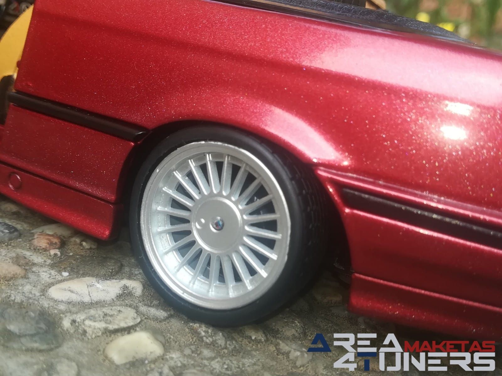 Reportaje maqueta Tuning Bmw 325i e36 Cabrio Casual Undersun Imagen perteneciente al reportaje fotográfico de la revista Tuning de publicación diaria Area4tuners.es sobre una maqueta Tuning 1:18 Bmw 325i E36 Cabrio