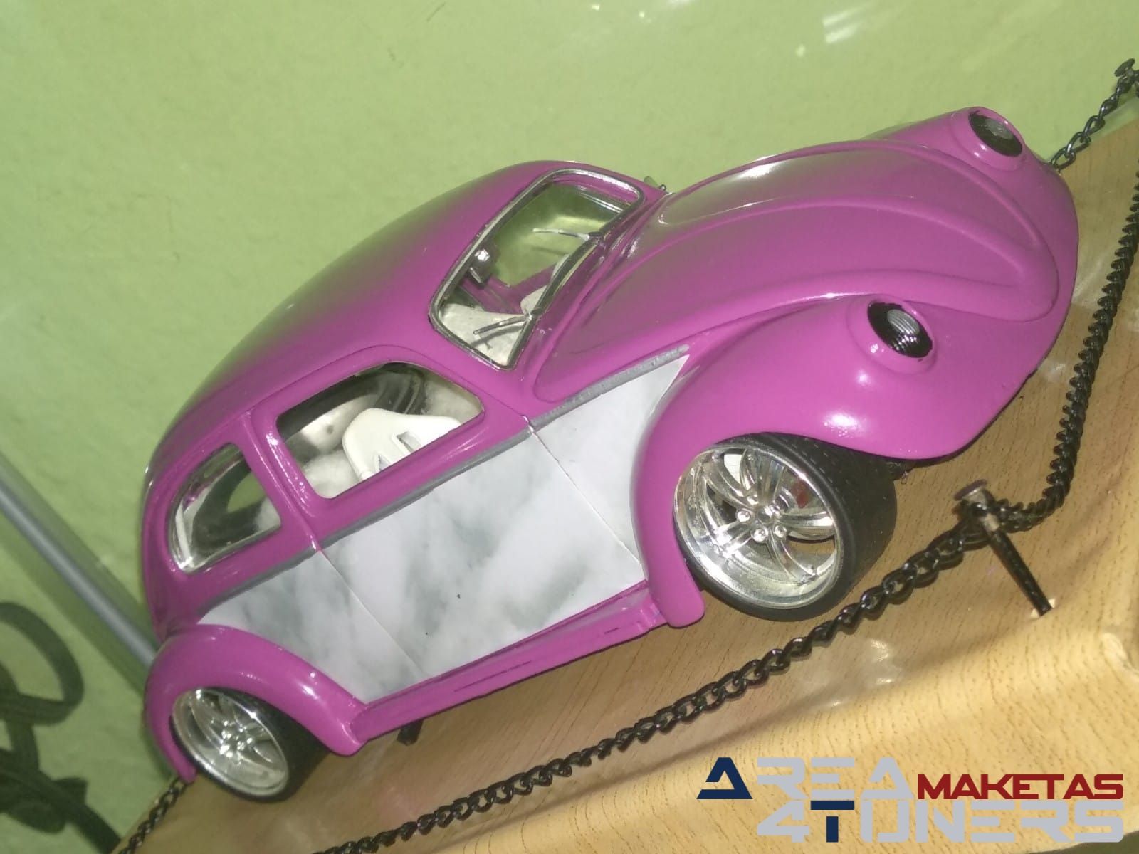 Reportaje maqueta coche Tuning Vw Beetle Vochéate Imagen perteneciente al reportaje de la revista Area4tuners.es sobre una maqueta de coche Tuning 1:18 VW Beetle Vocheate