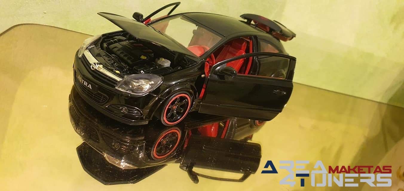 Reportaje maqueta coche Tuning Opel Astra Blade Imagen perteneciente al reportaje de la revista Area4tuners.es sobre una maqueta de coche Tuning 1:18 Opel Astra Blade