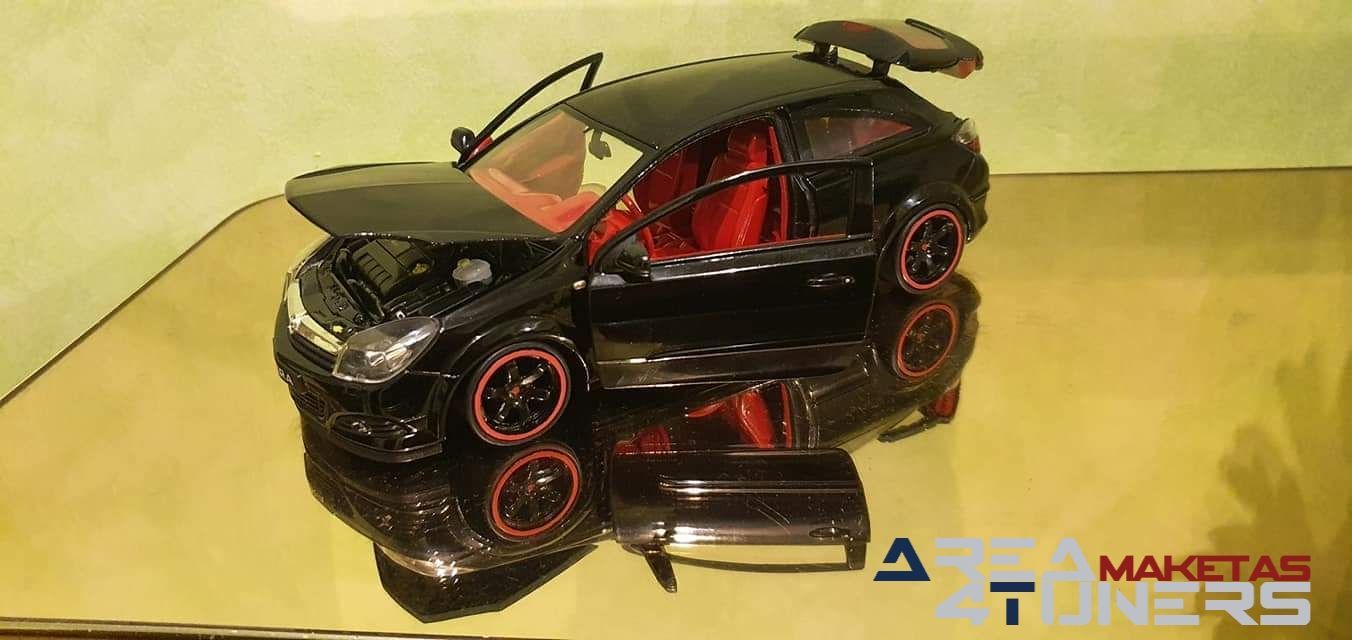 Reportaje maqueta coche Tuning Opel Astra Blade Imagen perteneciente al reportaje de la revista Area4tuners.es sobre una maqueta de coche Tuning 1:18 Opel Astra Blade