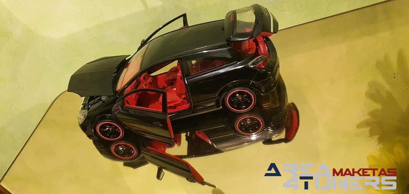 Reportaje maqueta coche Tuning Opel Astra Blade Imagen perteneciente al reportaje de la revista Area4tuners.es sobre una maqueta de coche Tuning 1:18 Opel Astra Blade