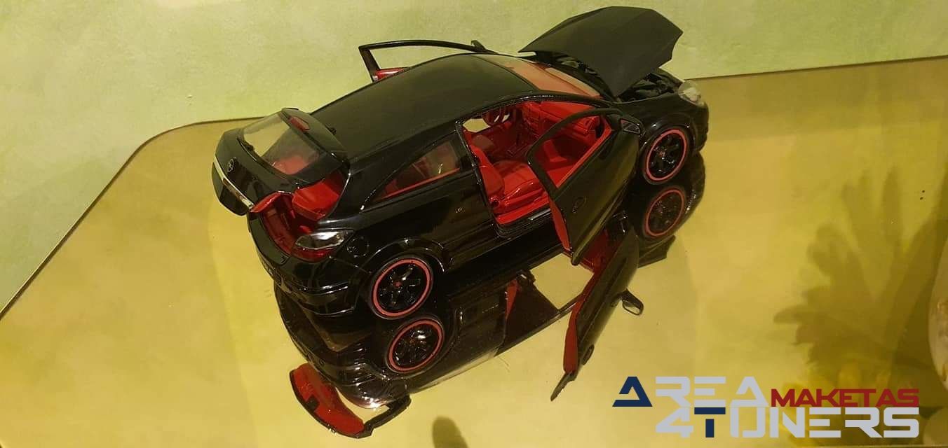 Reportaje maqueta coche Tuning Opel Astra Blade Imagen perteneciente al reportaje de la revista Area4tuners.es sobre una maqueta de coche Tuning 1:18 Opel Astra Blade
