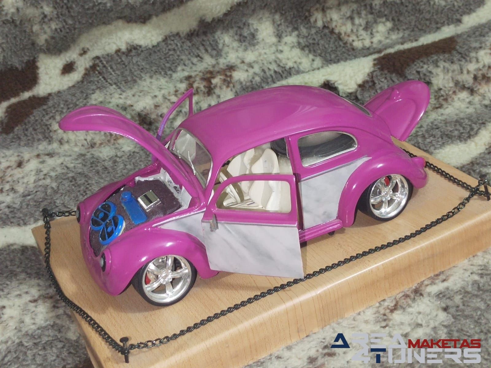Reportaje maqueta coche Tuning Vw Beetle Vochéate Imagen perteneciente al reportaje de la revista Area4tuners.es sobre una maqueta de coche Tuning 1:18 VW Beetle Vocheate