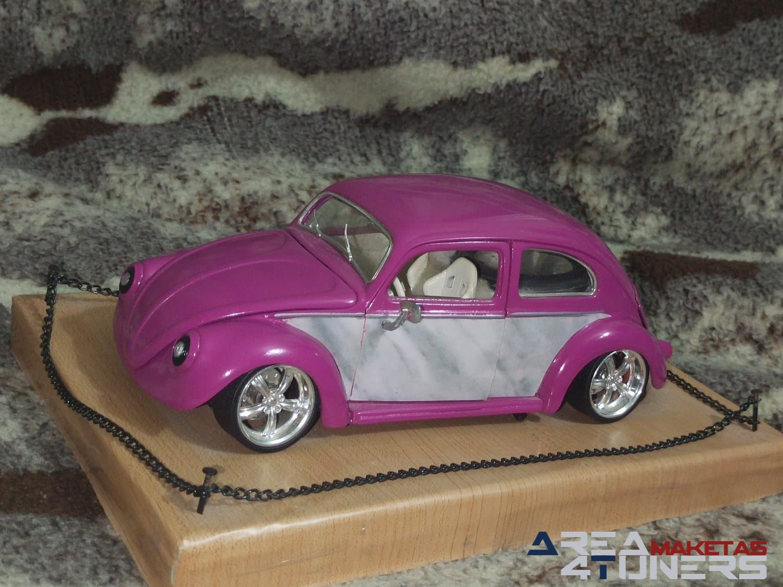 Reportaje maqueta coche Tuning Vw Beetle Vochéate Imagen perteneciente al reportaje de la revista Area4tuners.es sobre una maqueta de coche Tuning 1:18 VW Beetle Vocheate