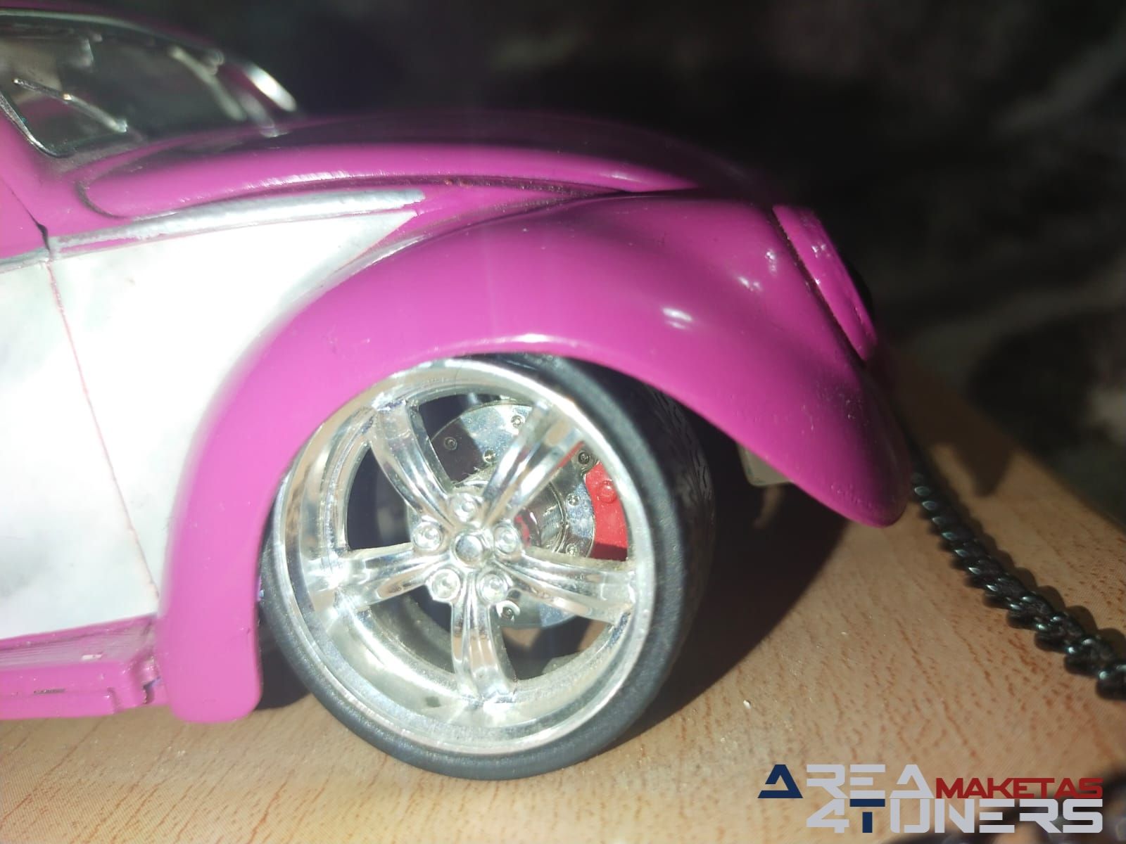 Reportaje maqueta coche Tuning Vw Beetle Vochéate Imagen perteneciente al reportaje de la revista Area4tuners.es sobre una maqueta de coche Tuning 1:18 VW Beetle Vocheate