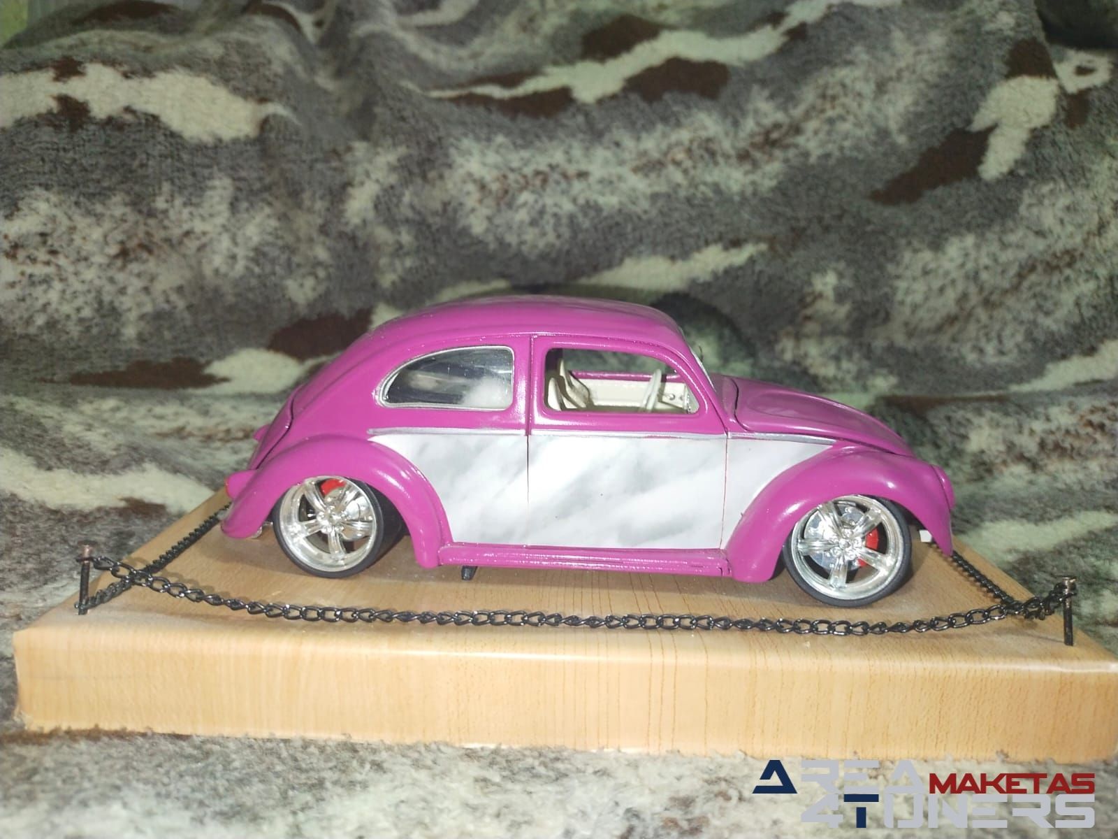 Reportaje maqueta coche Tuning Vw Beetle Vochéate Imagen perteneciente al reportaje de la revista Area4tuners.es sobre una maqueta de coche Tuning 1:18 VW Beetle Vocheate