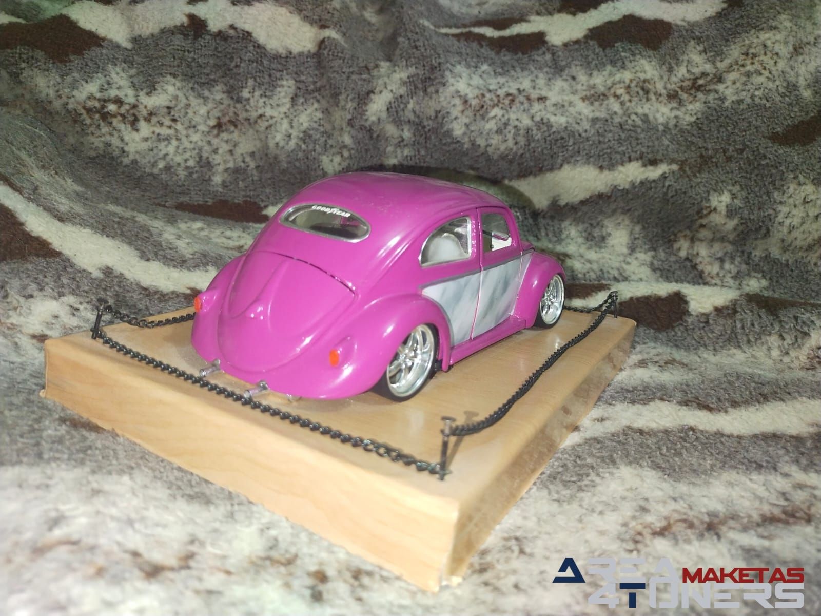 Reportaje maqueta coche Tuning Vw Beetle Vochéate Imagen perteneciente al reportaje de la revista Area4tuners.es sobre una maqueta de coche Tuning 1:18 VW Beetle Vocheate