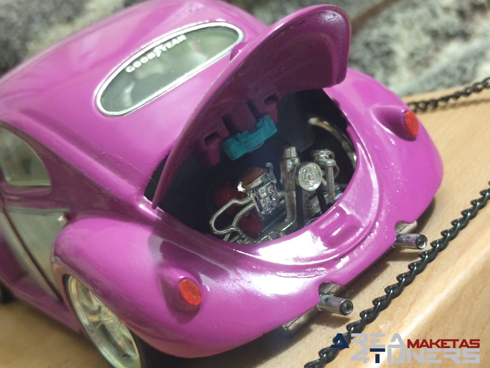 Reportaje maqueta coche Tuning Vw Beetle Vochéate Imagen perteneciente al reportaje de la revista Area4tuners.es sobre una maqueta de coche Tuning 1:18 VW Beetle Vocheate