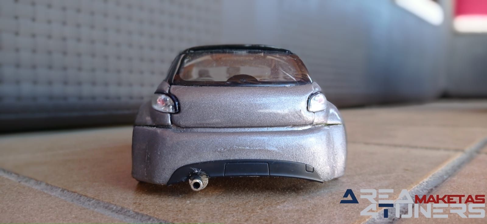 Reportaje maqueta coche Tuning Peugeopt 206 Ser Testigos Imagen perteneciente al reportaje de la revista Area4tuners.es sobre una maqueta de coche Tuning 1:18 Peugeot 206 Ser Testigos