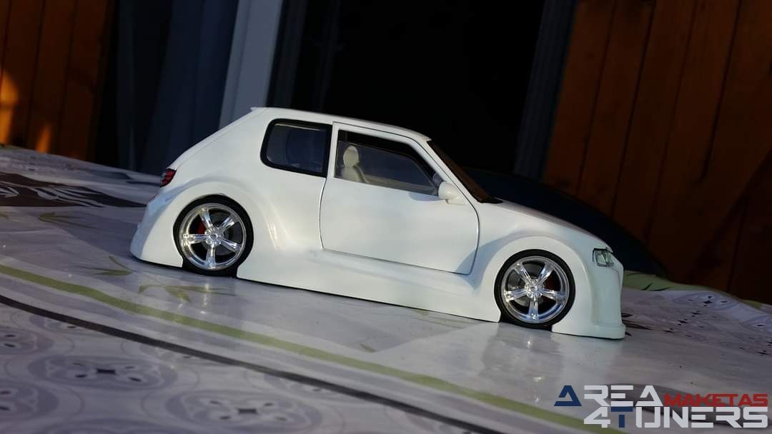 Reportaje maqueta coche Tuning Peugeot 205 Wow! Imagen perteneciente al reportaje de la revista Area4tuners.es sobre una maqueta de coche Tuning 1:18 Peugeot 205 Wow!