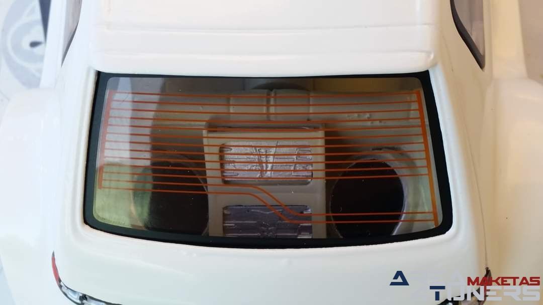 Reportaje maqueta coche Tuning Peugeot 205 Wow! Imagen perteneciente al reportaje de la revista Area4tuners.es sobre una maqueta de coche Tuning 1:18 Peugeot 205 Wow!