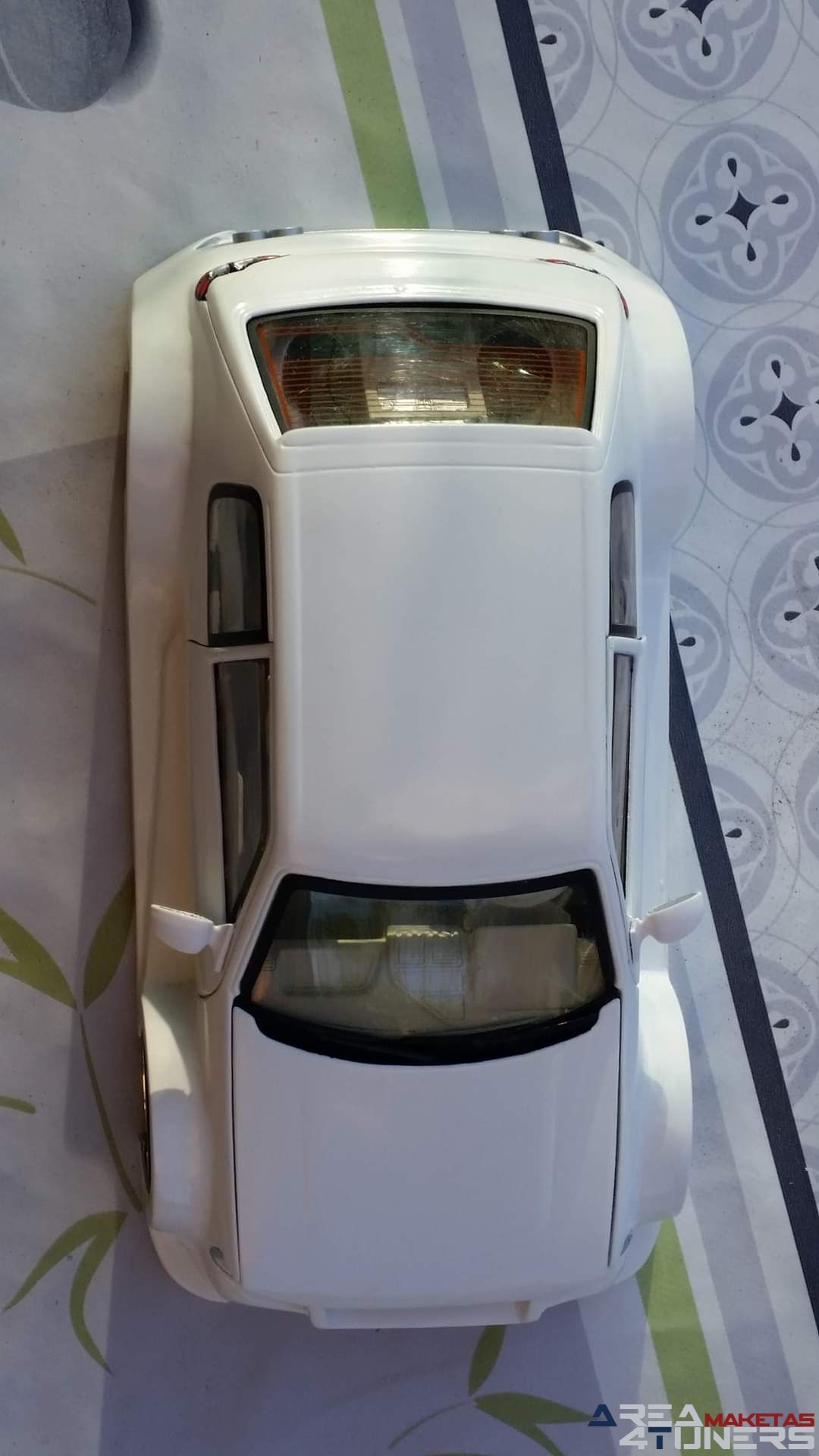 Reportaje maqueta coche Tuning Peugeot 205 Wow! Imagen perteneciente al reportaje de la revista Area4tuners.es sobre una maqueta de coche Tuning 1:18 Peugeot 205 Wow!