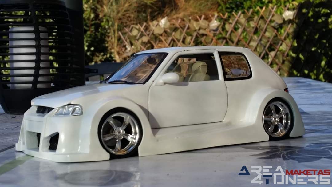 Reportaje maqueta coche Tuning Peugeot 205 Wow! Imagen perteneciente al reportaje de la revista Area4tuners.es sobre una maqueta de coche Tuning 1:18 Peugeot 205 Wow!